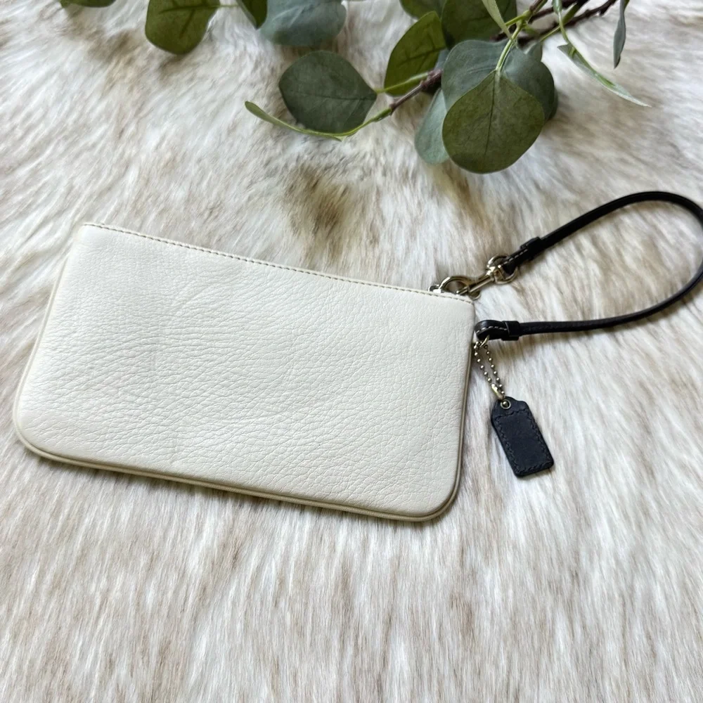 Coach Off-White Wristlet - Picture 2 of 8